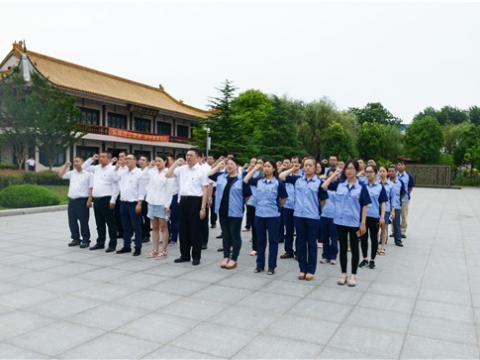 重温入党誓词   思念英雄先烈——利来国国际网站集团党总支部组织全体党员开展党建运动